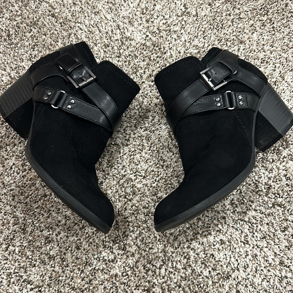 Indigo Rd. Sablena Bootie - Picture 4 of 11